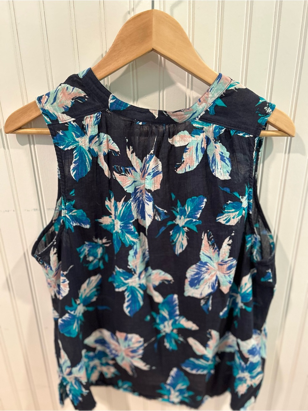 Carve Designs Navy Floral Sleeveless V-Neck Tank with Teal & White Flowers - Picture 6 of 6